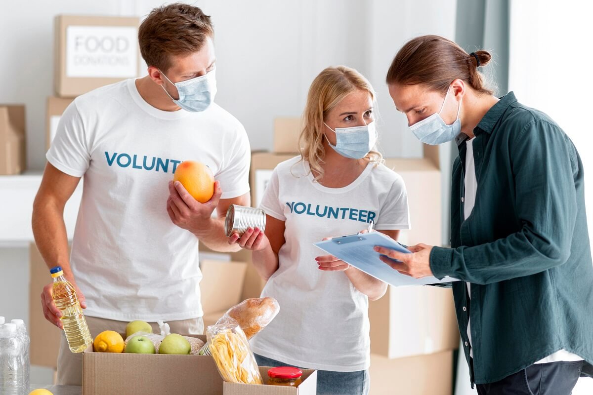Donor & volunteer services